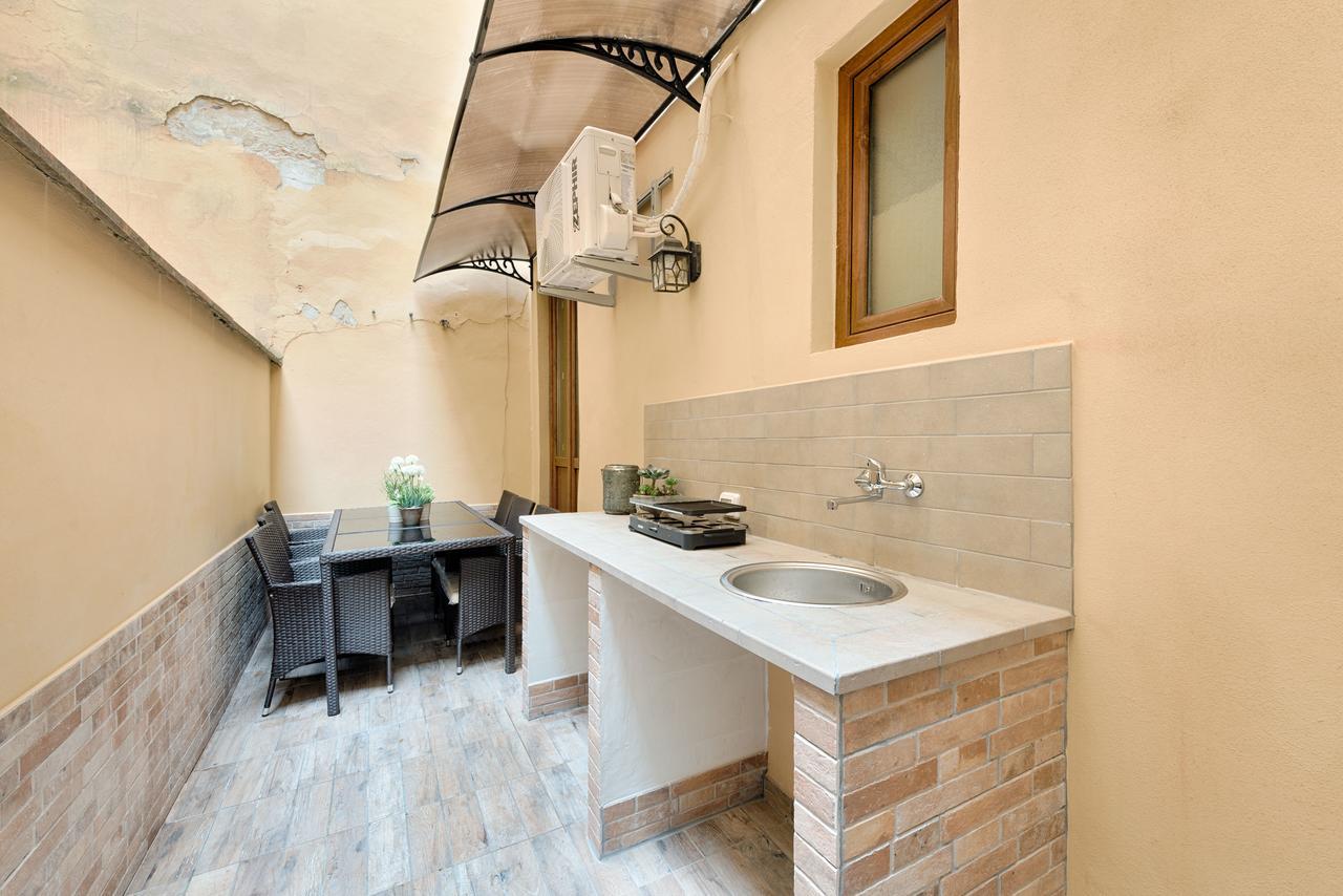 Santa Croce Cathedral By Mmega Apartment Florence Exterior photo